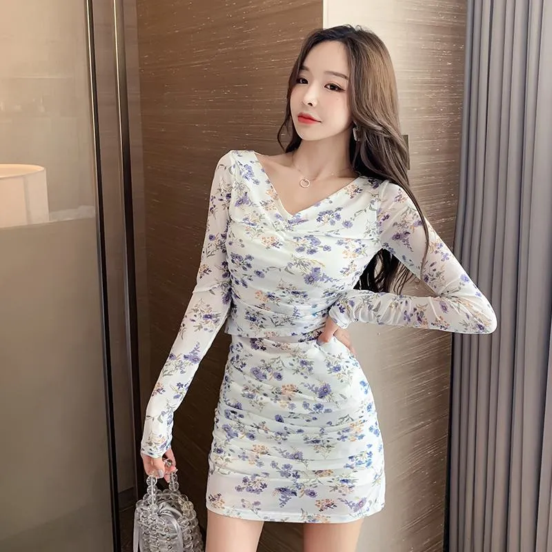 Tight-Fitting Floral Print Solid Mesh Dress