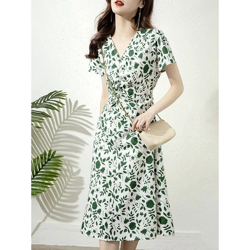 V-Neck Waist Cinching Slimming Cinched Waist Floral Print Dress